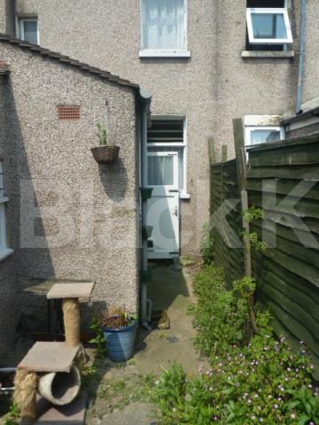 			2 Bedroom, 1 bath, 1 reception House			 Aldworth Road, STRATFORD